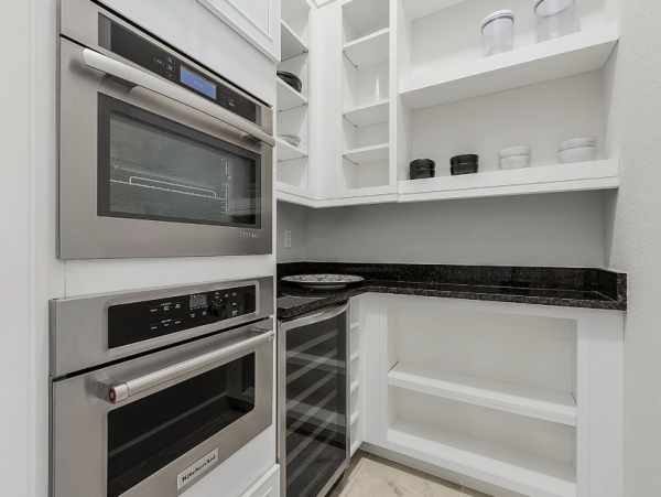 Luxurious Waterfront Retreat - 4 Bedroom Vacation Rental in Cape Coral